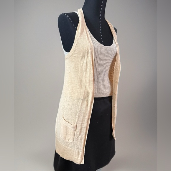 Lightweight Sweater Vest - Picture 4 of 4